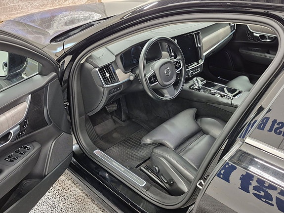 Volvo V90 2 of 13