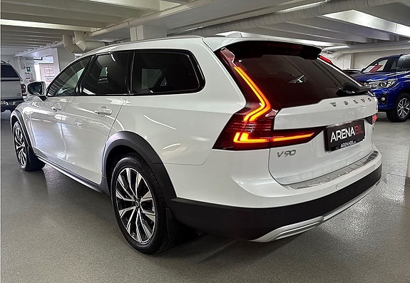Volvo V90 Cross Country 4 of 5