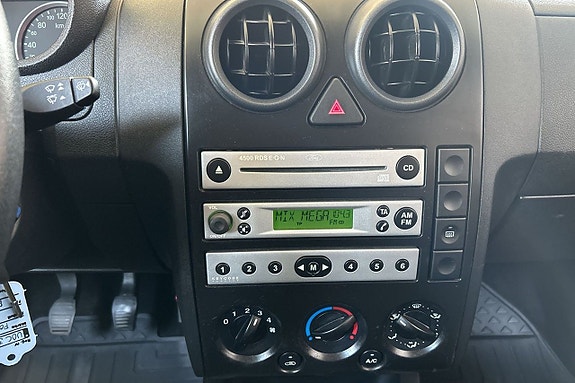 Ford Fusion 14 of 18