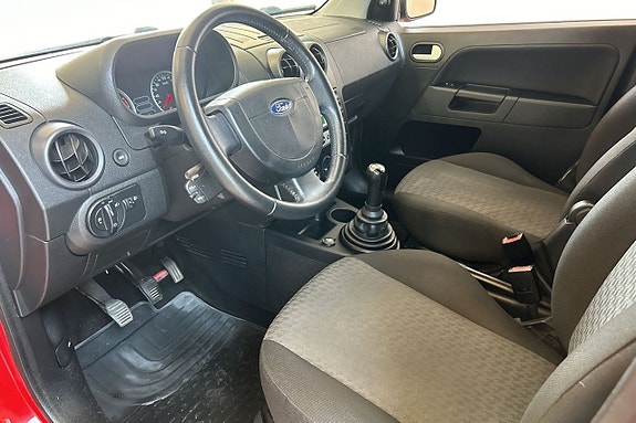 Ford Fusion 11 of 18