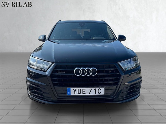 Audi Q7 2 of 5