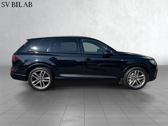Audi Q7 4 of 5