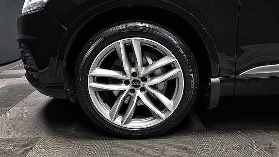 Audi Q7 10 of 30