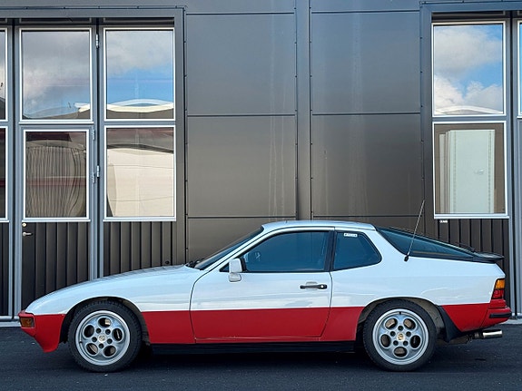 Porsche 924 3 of 17