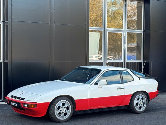 Porsche 924 4 of 17