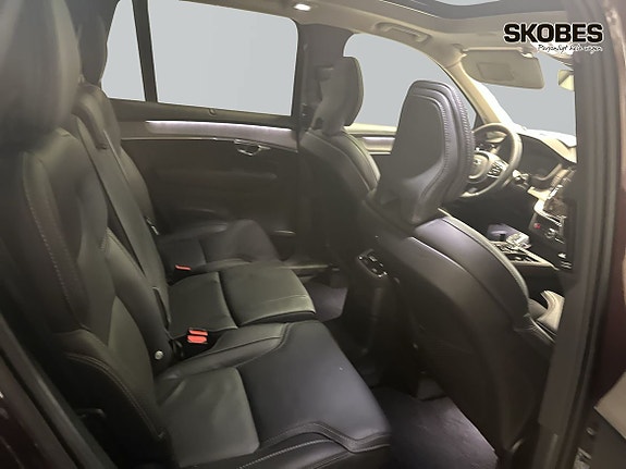 Volvo XC90 10 of 26