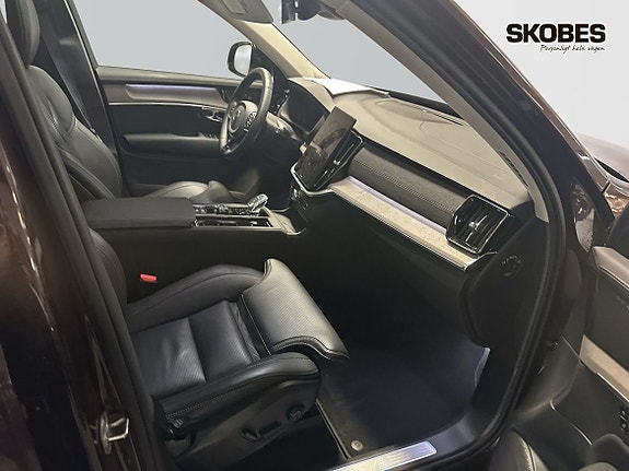 Volvo XC90 11 of 26