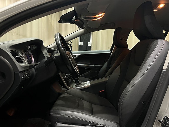 Volvo V60 13 of 21