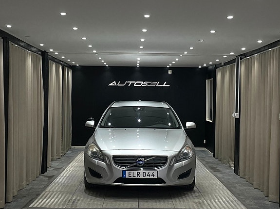 Volvo V60 2 of 21