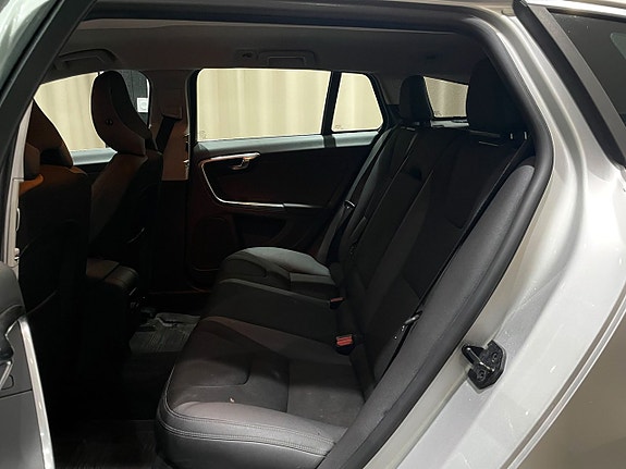 Volvo V60 8 of 21
