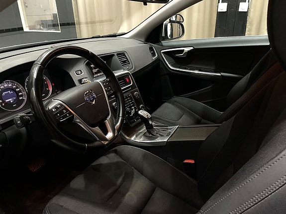 Volvo V60 11 of 21