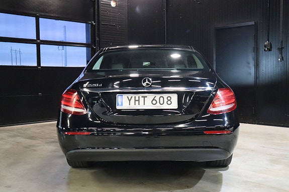 Mercedes-Benz E220 d 5 of 5