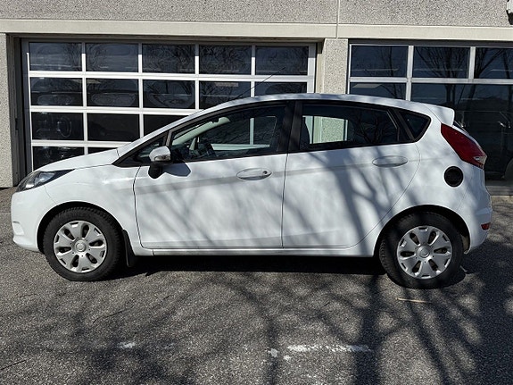Ford Fiesta 4 of 5