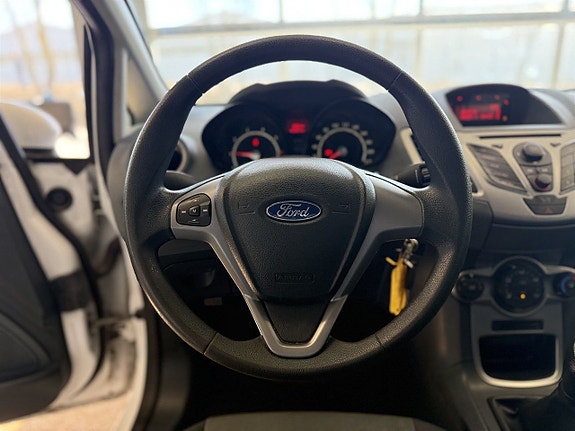 Ford Fiesta 9 of 13