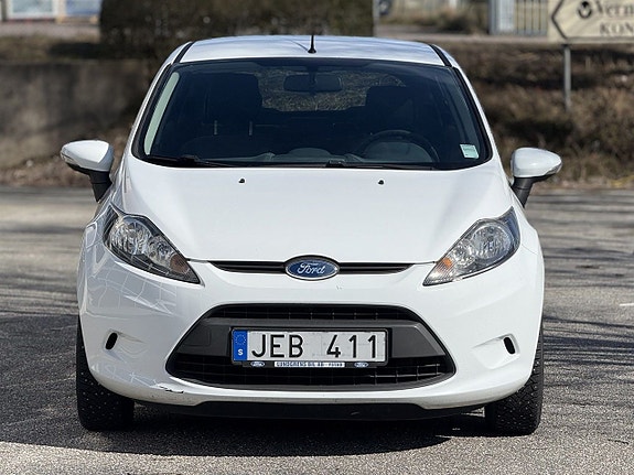 Ford Fiesta 2 of 5