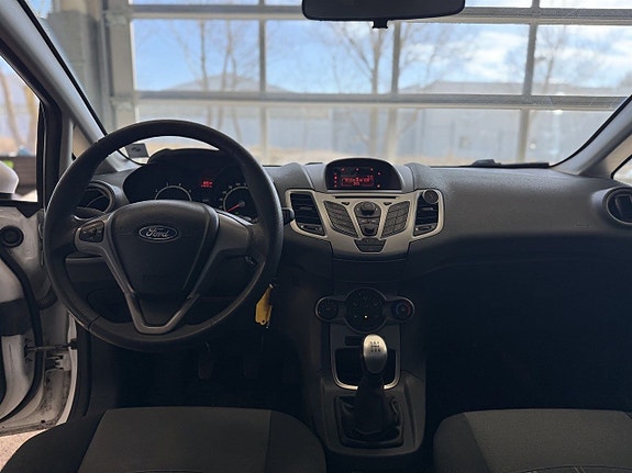 Ford Fiesta 8 of 13
