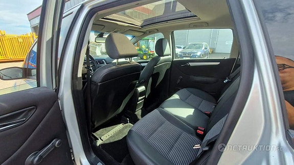 Mercedes-Benz B180 6 of 8