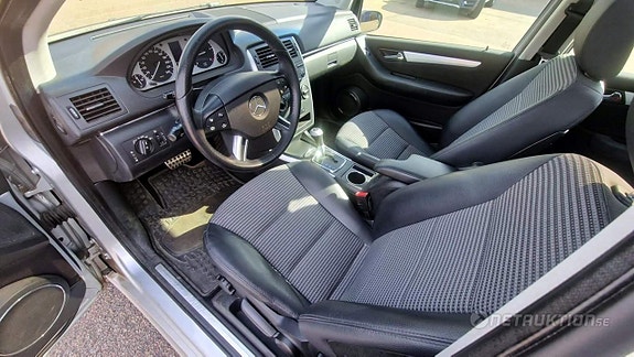 Mercedes-Benz B180 7 of 8