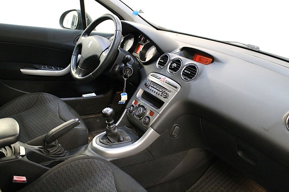 Peugeot 308 SW 10 of 11