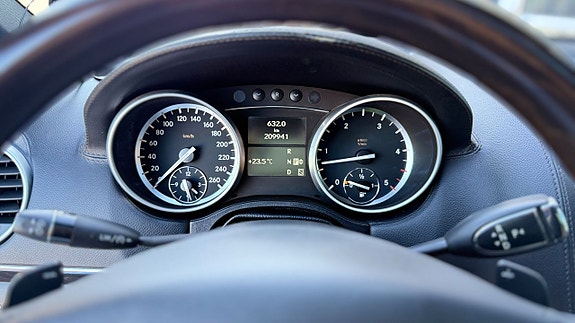 Mercedes-Benz GL350 5 of 5