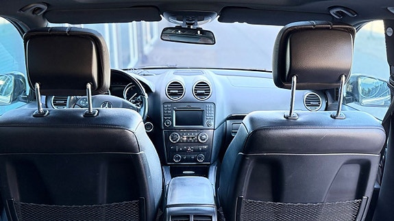 Mercedes-Benz GL350 24 of 28