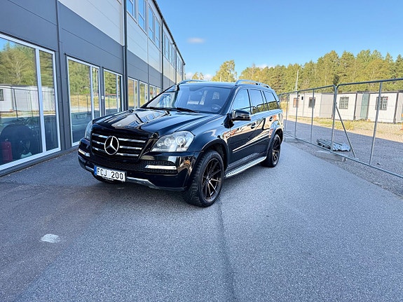 Mercedes-Benz GL350 2 of 5