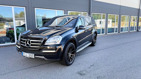 Mercedes-Benz GL350 3 of 5