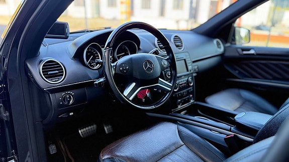 Mercedes-Benz GL350 4 of 5