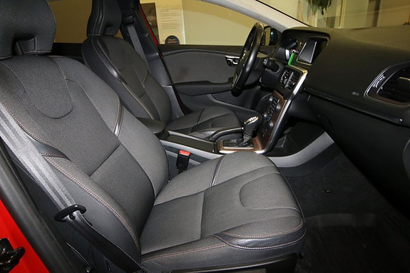 Volvo V40 Cross Country 9 of 20