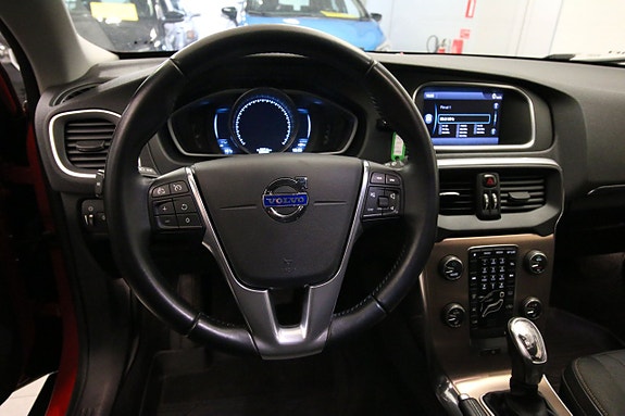 Volvo V40 Cross Country 13 of 20