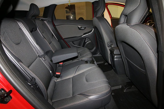 Volvo V40 Cross Country 8 of 20