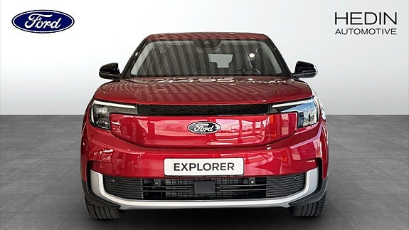 Ford Explorer 8 of 9