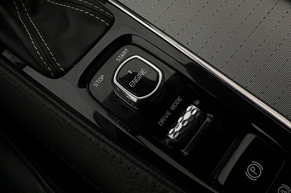 Volvo XC90 30 of 30