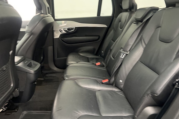 Volvo XC90 16 of 30
