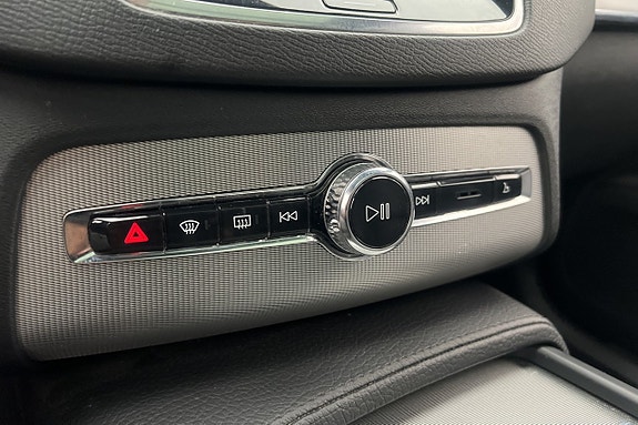 Volvo XC90 30 of 30