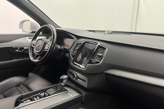 Volvo XC90 8 of 30