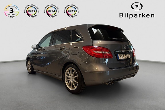 Mercedes-Benz B180 4 of 5