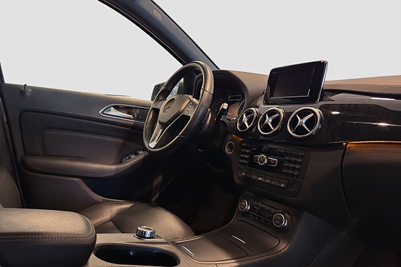 Mercedes-Benz B180 9 of 17