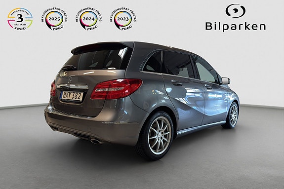 Mercedes-Benz B180 3 of 5