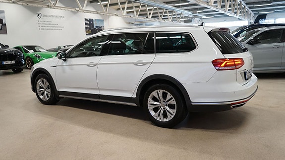 Volkswagen Passat Alltrack 4 of 5