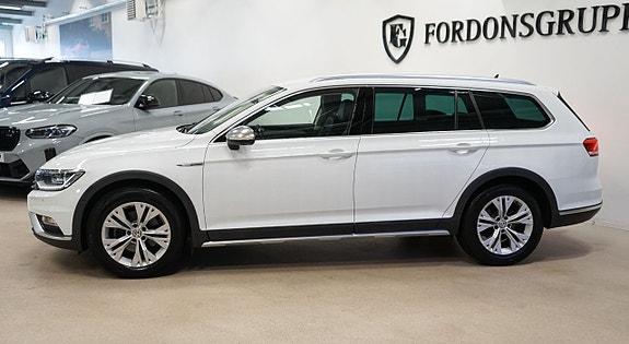 Volkswagen Passat Alltrack 3 of 5