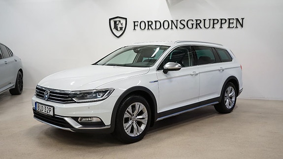 Volkswagen Passat Alltrack 2 of 5