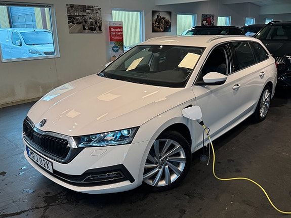 Skoda Octavia 2 of 5