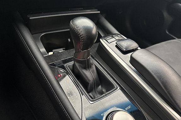 Lexus GS300h 26 of 29