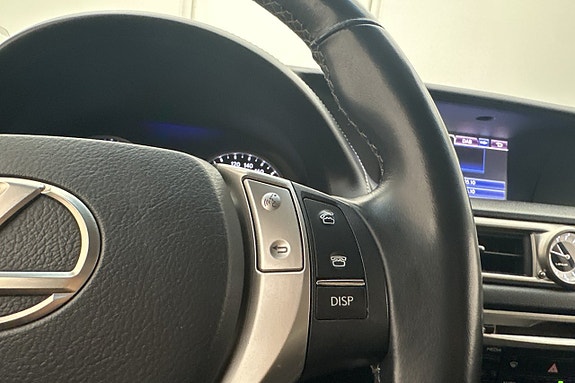 Lexus GS300h 18 of 29