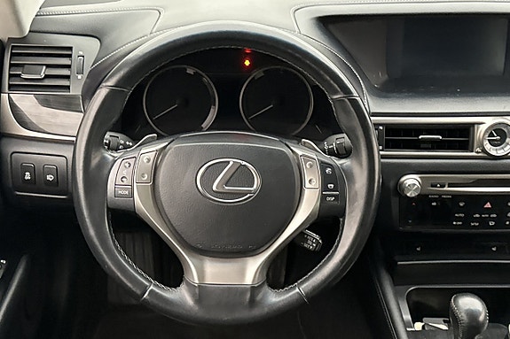 Lexus GS300h 11 of 29