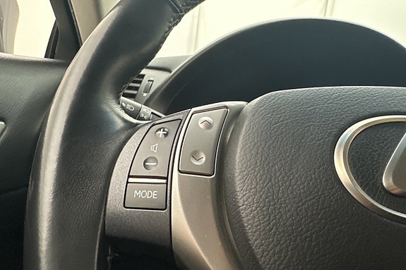 Lexus GS300h 17 of 29