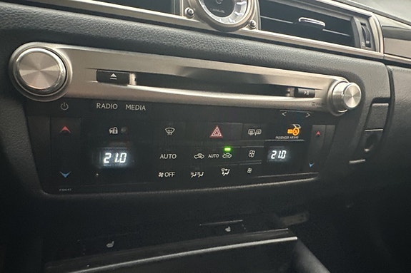 Lexus GS300h 24 of 29