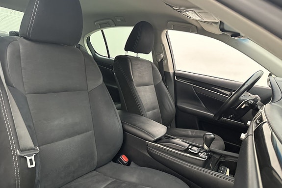 Lexus GS300h 12 of 29