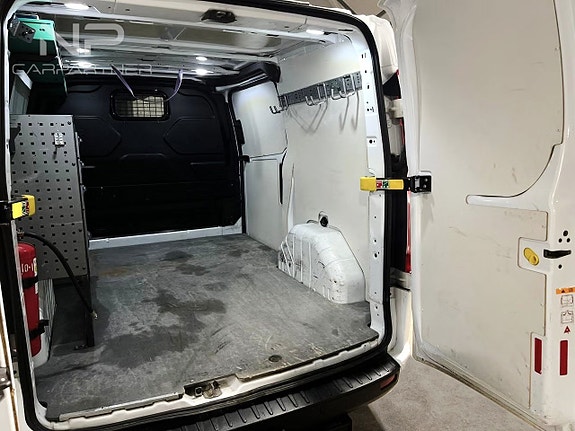 Ford Transit Custom 13 of 16